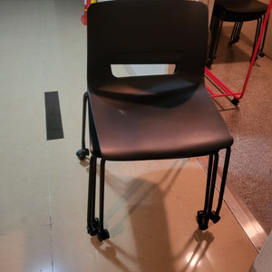 데스커 블랙 버튼 캐스터 의자