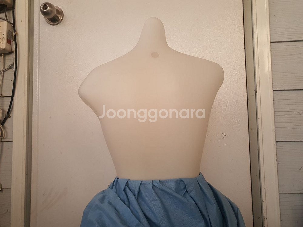 여성속옷용마네킹 불들어 옴--1