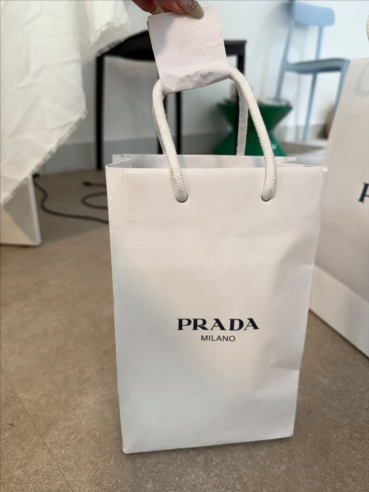 프라다 미러 선글라스 이미지