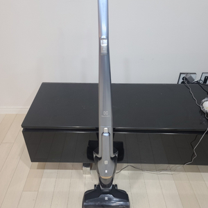 일렉트로룩스 무선청소기 ZB3412(1시간32분작동)