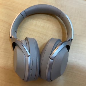 소니 WH-1000XM2 헤드폰