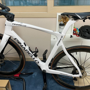 피나렐로 프린스105di2 그룹셋 팝니다(540)