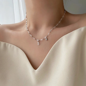 써지컬스틸 이니셜 투명 비즈 하트 목걸이