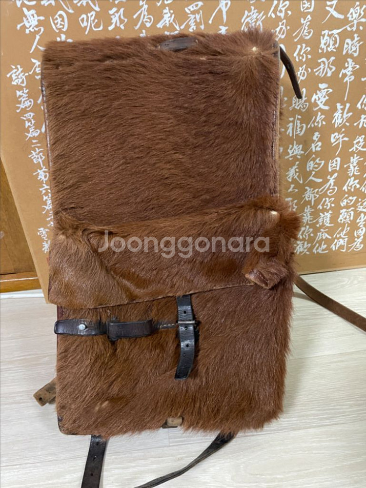 앤틱 소품 스위스 군용 가죽 가방 베낭 백팩 송치 모피--0