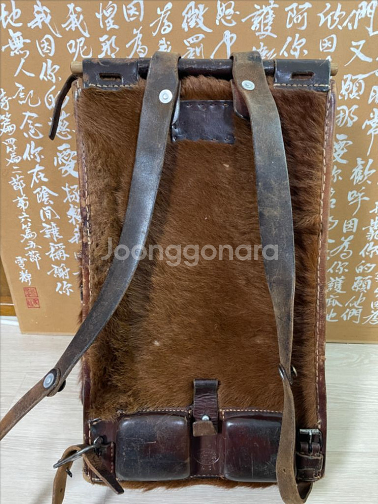 앤틱 소품 스위스 군용 가죽 가방 베낭 백팩 송치 모피--2
