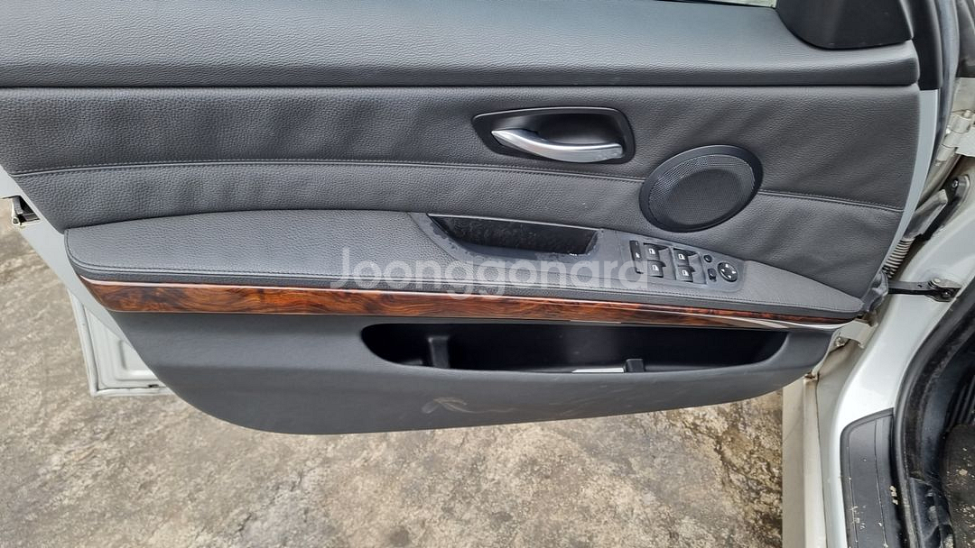 BMW E90 320i 폐차로 부품판매 합니다 06년식--6