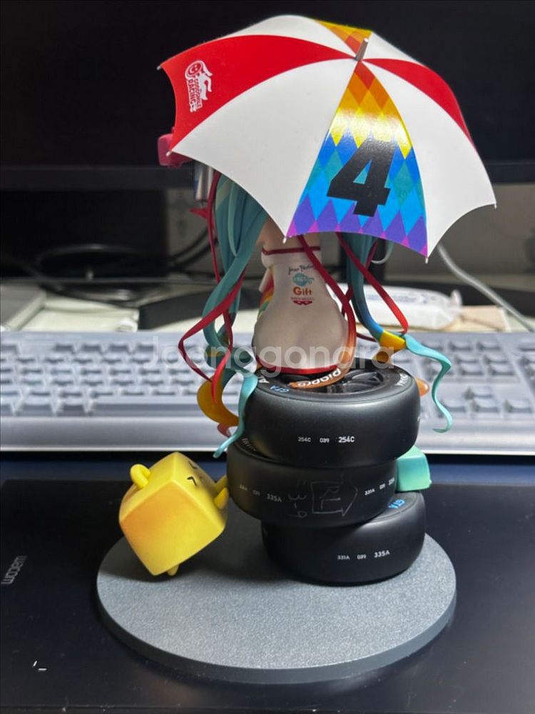 굿스마일 레이싱 미쿠 2014 버전 피규어입니다--1