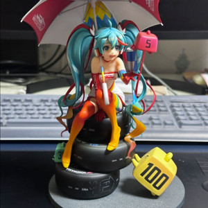 굿스마일 레이싱 미쿠 2014 버전 피규어입니다