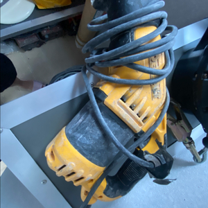 디월트 컷소 dwe357