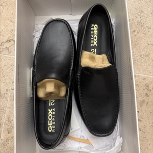 새상품 GEOX 실레투핏 블랙 로퍼 250