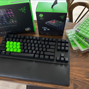 레이저 헌츠맨v2 TKL 리니어 레드축 + 키캡 키트