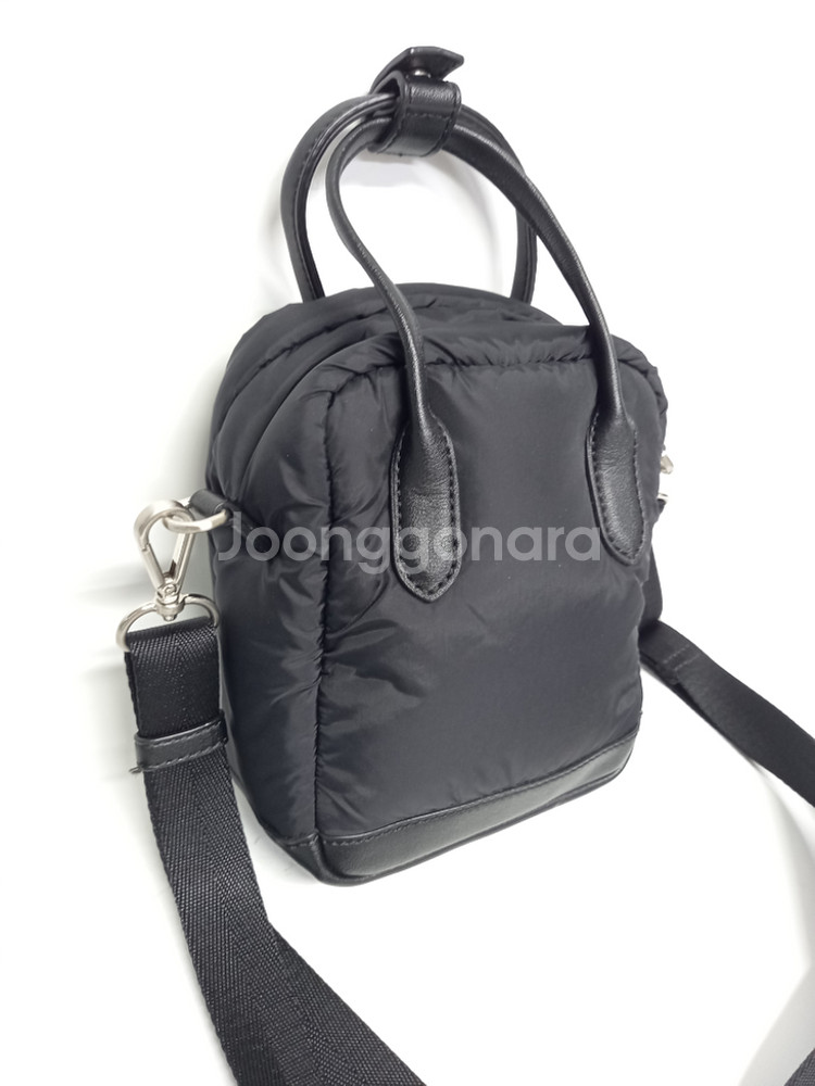 쿠론 패딩 볼륨 미니 크로스바디백--3