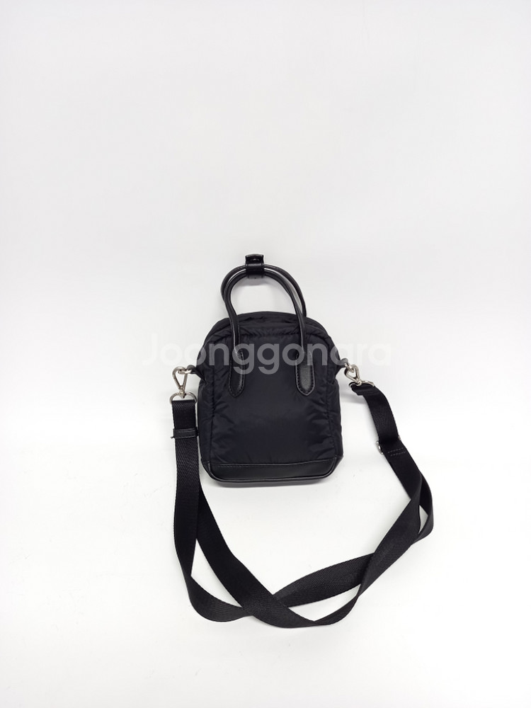 쿠론 패딩 볼륨 미니 크로스바디백--1