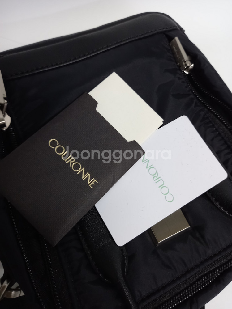 쿠론 패딩 볼륨 미니 크로스바디백--7