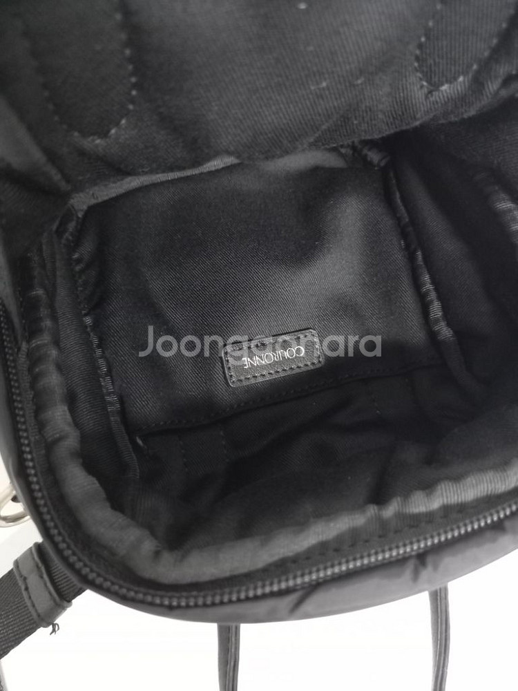 쿠론 패딩 볼륨 미니 크로스바디백--6