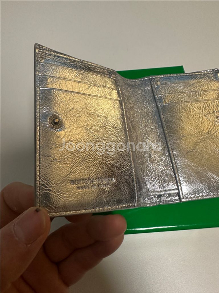 보테가베네타 반지갑 실버 색상 판매합니다--1