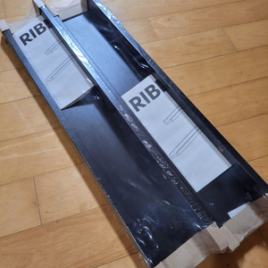 이케아 RIBBA 리바 벽 선반 거치대 2개 새상품