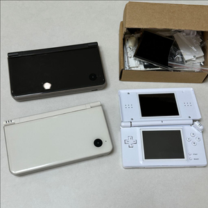 DSI LL 2대, DS LITE 1대 (수리필요)