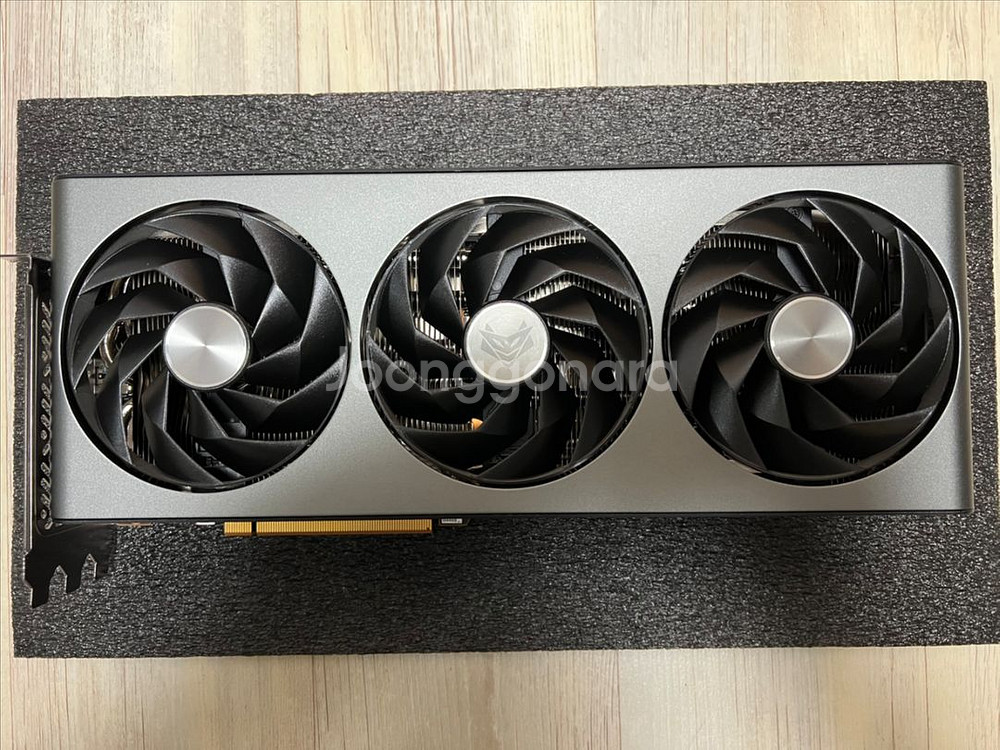 AMD 라데온 사파이어 7800XT 니트로 판매합니다.--3
