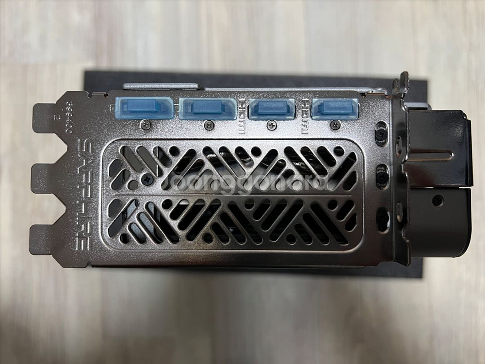 AMD 라데온 사파이어 7800XT 니트로 판매합니다.--7
