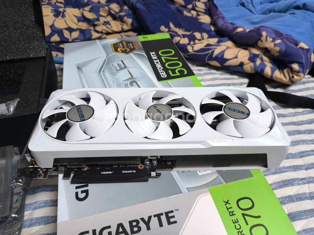 기가바이트 5070 화이트--1