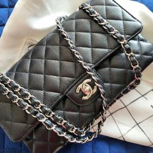 샤넬 클래식 미듐 캐비어 블랙 은장 클미 플랩백