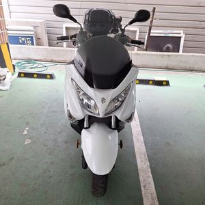 스즈키 버그만 125 ABS 화이트 판매합니다.