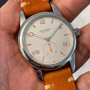 노모스 클럽 709 36mm