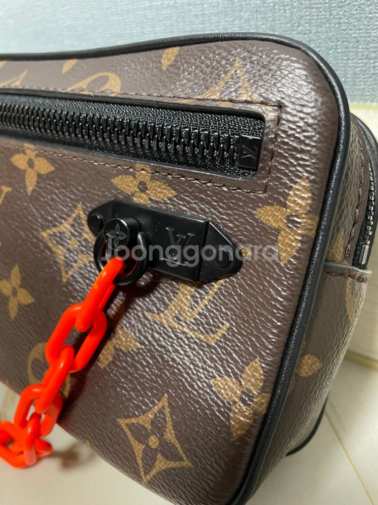 한정판 루이비통X버질아블로 포쉐트 볼가 스트랩 클러치백--2