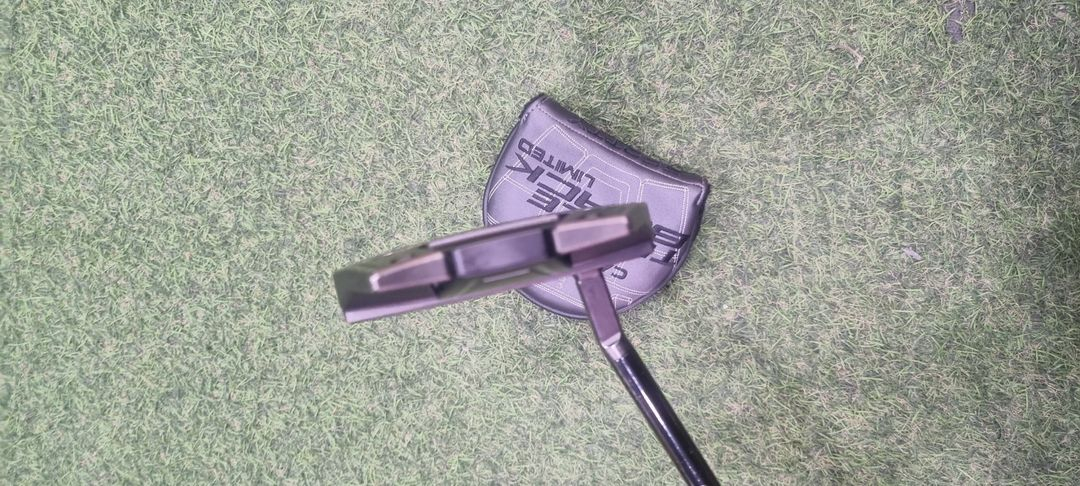 스카티카메론 트리플 블랙 한정판 퍼터 이미지