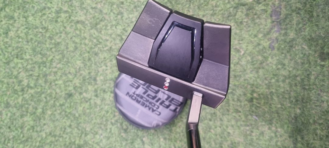 스카티카메론 트리플 블랙 한정판 퍼터 이미지