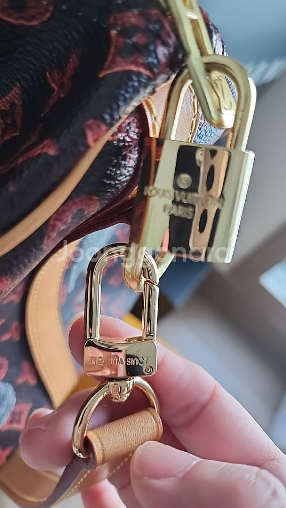 루이비통 고양이 반둘리에백--7