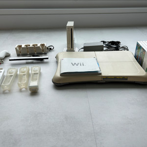 닌텐도 wii 판매합니다.