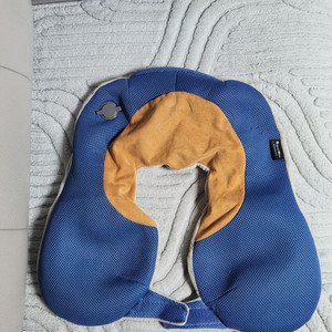 망막 박리 환자 업드리는 구멍난 베개