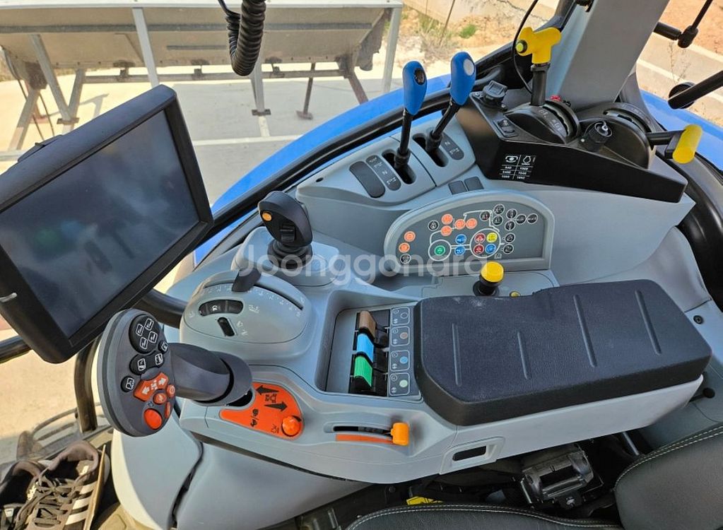 트랙터 LS T5 120마력--3