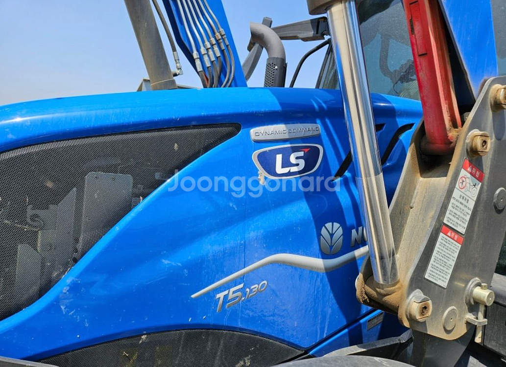 트랙터 LS T5 120마력--1