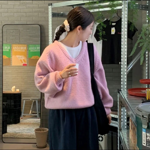 프로퍼 브이넥 모헤어 새들 니트