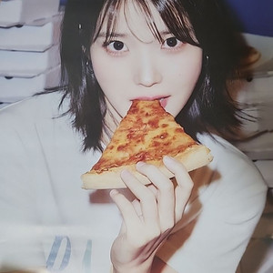 아이유 도미노 포스터