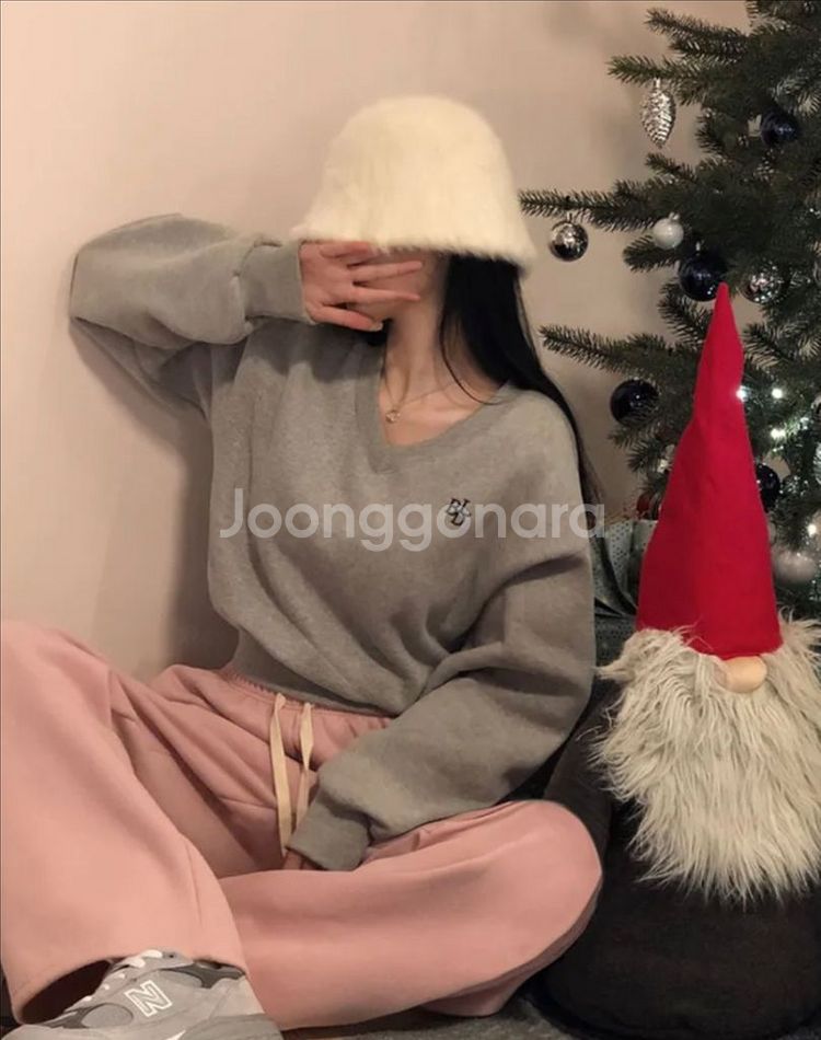 베이델리 벨리드 로고 양기모 탄탄 브이넥 크롭 맨투맨--1