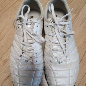 ATHLETA 풋살화 a005 260 팝니다