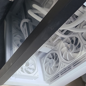 9800x3d 5080 고사양 컴퓨터 팔아요.