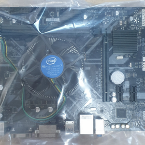 인텔 i7-8700 CPU 및 기가바이트 메인보드 케이