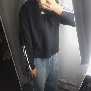 | 아디다스 | 여 | M | 세미크롭 후드