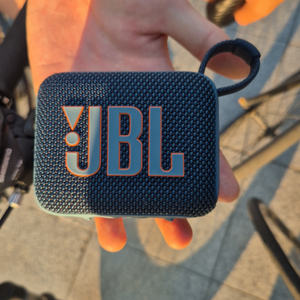 jbl go4 팔아요 산지 얼마 안됬어요 음질 개좋아요