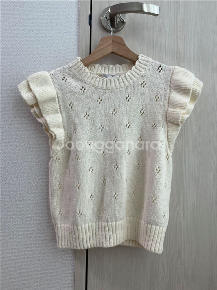 (새상품) 앤아더스토리즈 포인텔 니트 조끼 러플 베스트--2