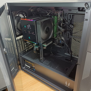 고작 3개월된 조립 7800x3D 본체 팝니당