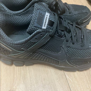 나이키 줌 보메로5 앤트러사이트 사이즈 265
