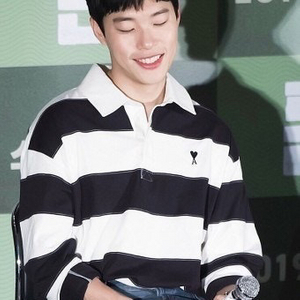 류준열 아미럭비티 구매합니다 ㅠ