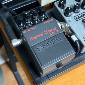 일렉기타 이펙터 boss mt2 메탈존