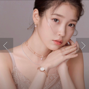제이에스티나 아이유 귀걸이 미착용 풀박스 새상품 선물